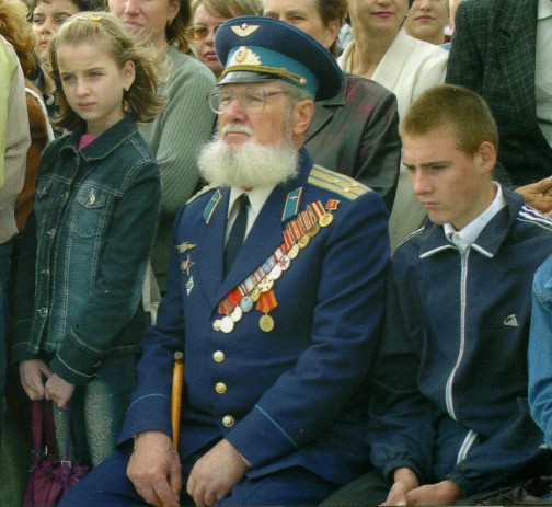 85YGLIC008.jpg