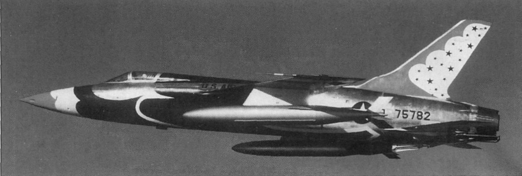 F-105009.jpg
