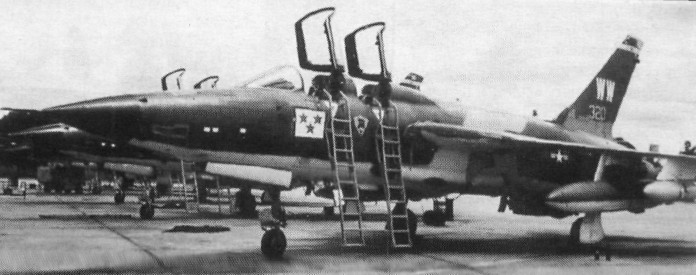 F-105047.jpg