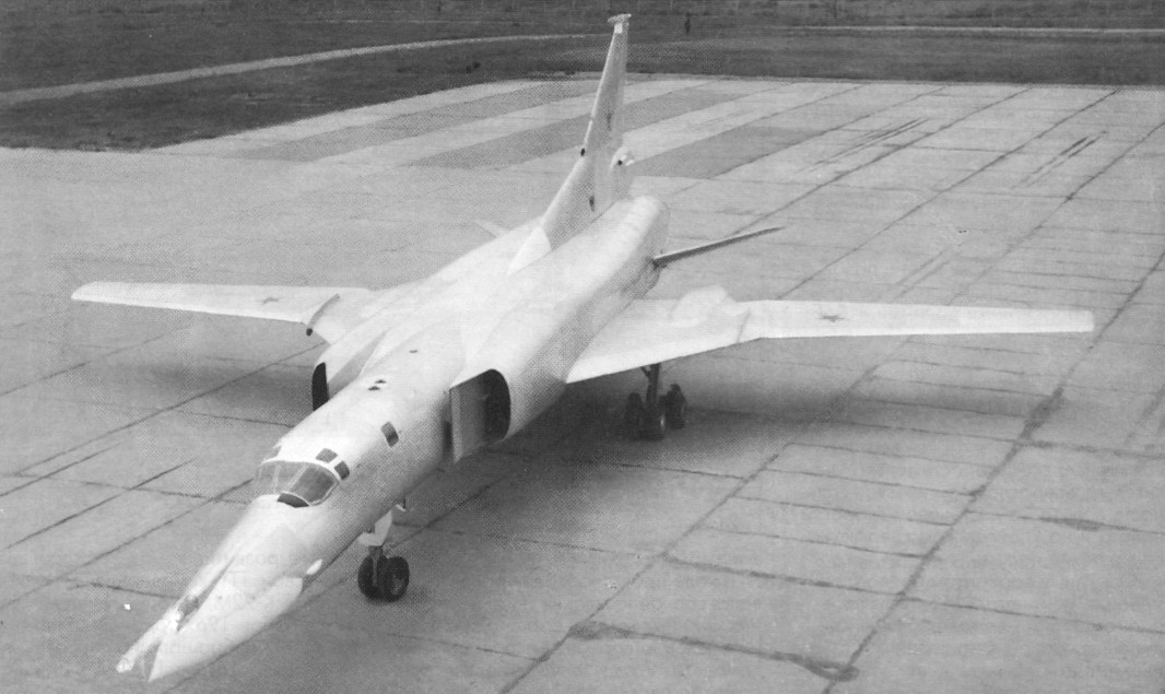 Tu223Y30006.jpg